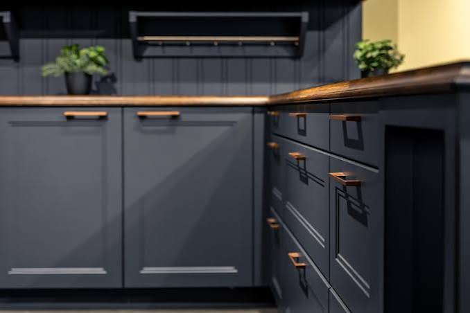 Repair of aluminium frames, sliding doors, hinges, handles, locks, and rollers.